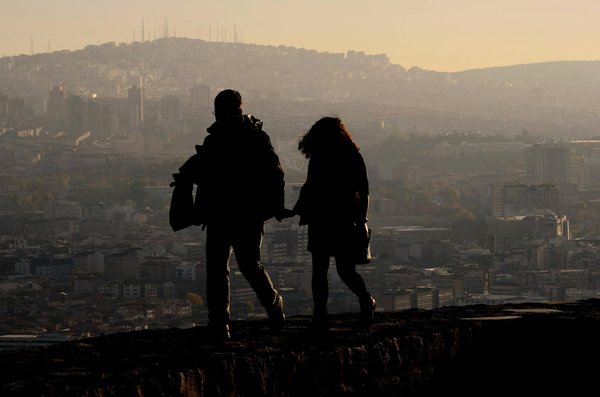 Comment organiser une randonnée nocturne pour observer les étoiles dans le désert d'Atacama, Chili ?